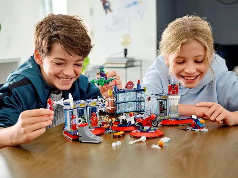76175 Attack on the Spider Lair
