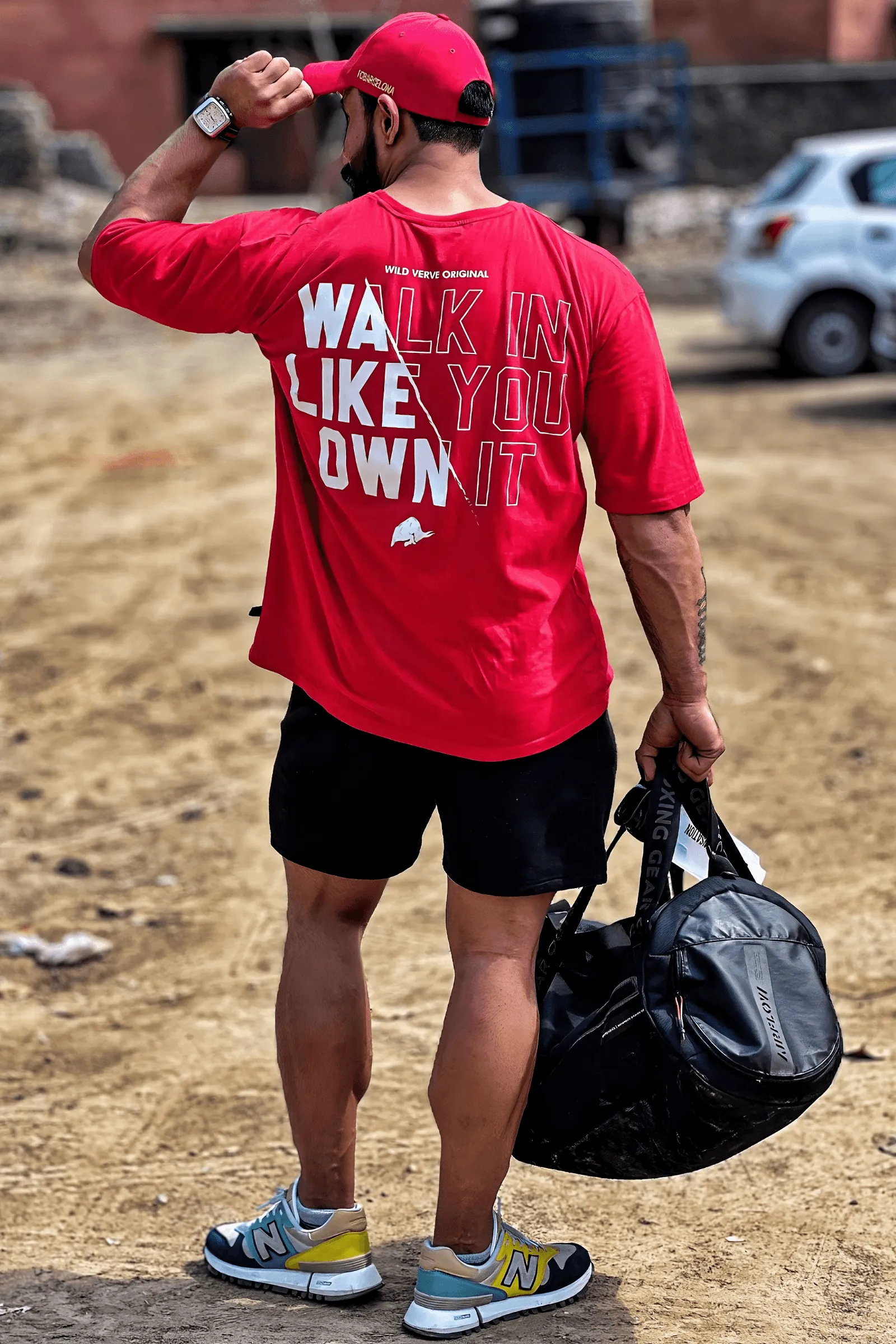 WALK IN LIKE YOU OWN IT OVERSIZED T-SHIRT (RED)